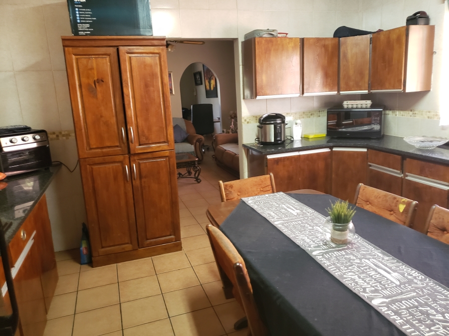 4 Bedroom Property for Sale in Geelhoutpark North West